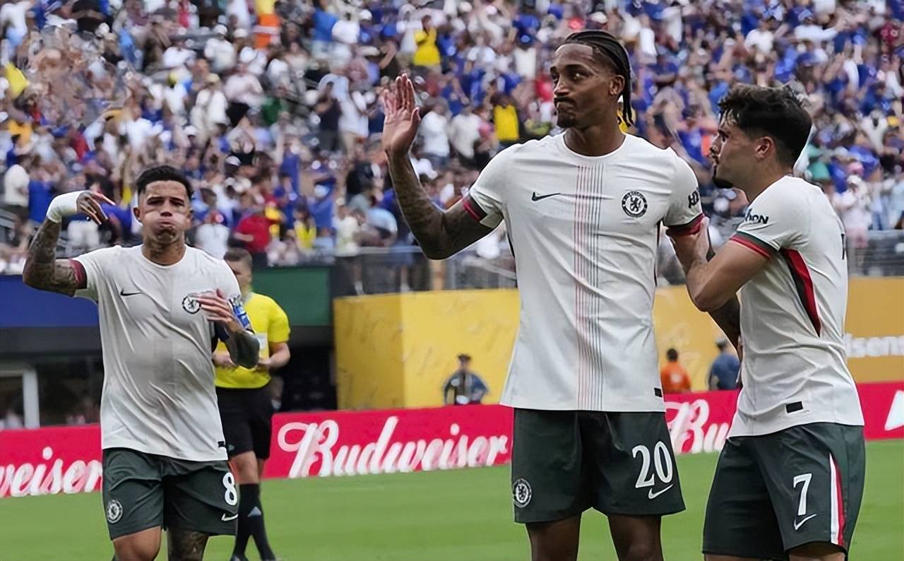 关于詹姆斯在切尔西比赛中刷新纪录，出色发挥引发热议！比赛高潮迭起的信息-爱游戏体验